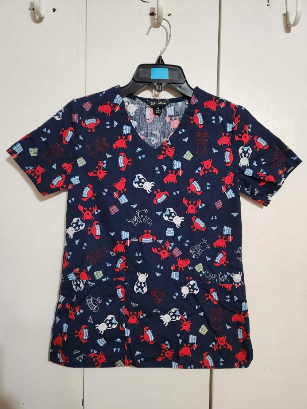 Zoe & Chloe Scrub Top XS Navy Blue Crabs Swimsuit Beach Nautical V-Neck Pockets